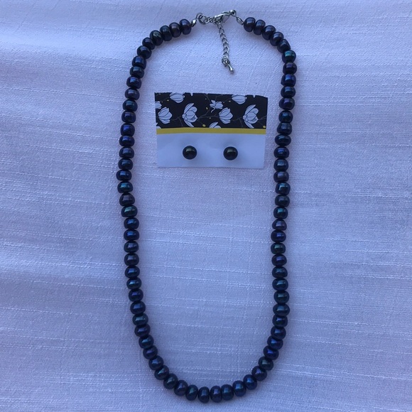 Iridescent ‘Black Pearl’ Necklace and Earring Set - Picture 2 of 7